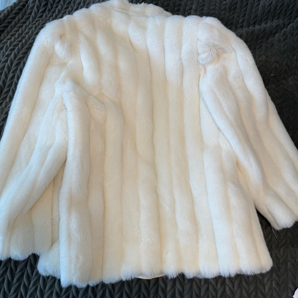 Vintage CreamyWhite Faux Fur Del Bene coat size L - Picture 8 of 11